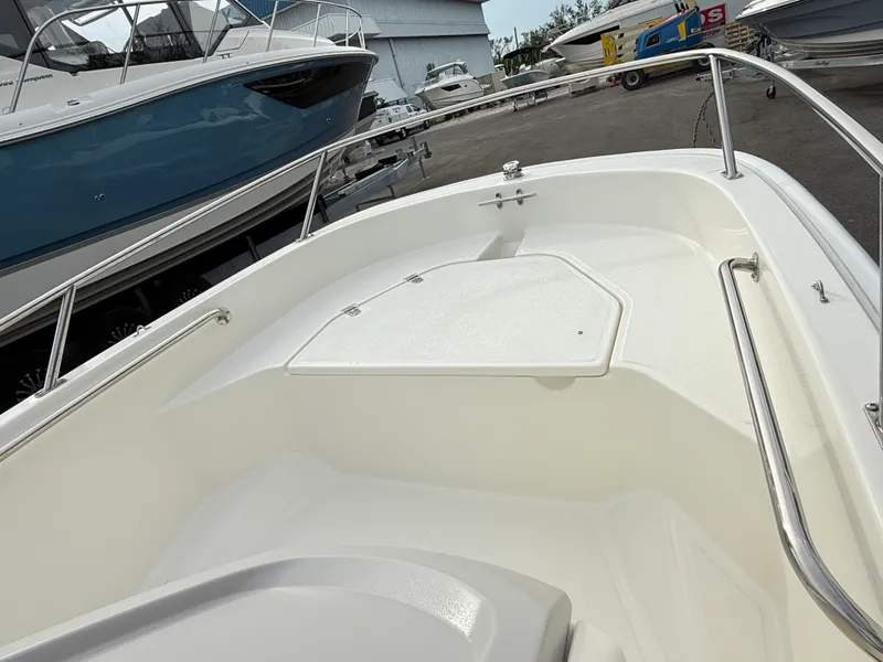 Slide: The Image of Boston Whaler 130 Super Sport 2026 - 15