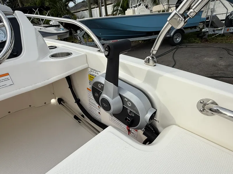 Slide: The Image of Boston Whaler 130 Super Sport 2026 - 16