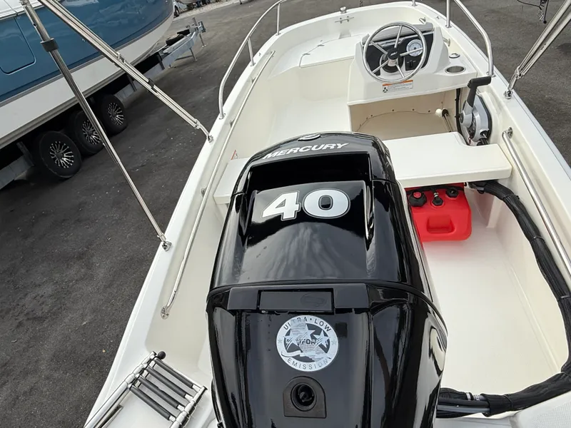 Slide: The Image of Boston Whaler 130 Super Sport 2026 - 20