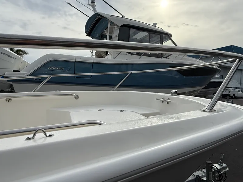 Slide: The Image of Boston Whaler 130 Super Sport 2026 - 22