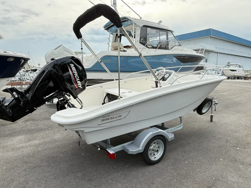 Slide: The Image of Boston Whaler 130 Super Sport 2026 - 6