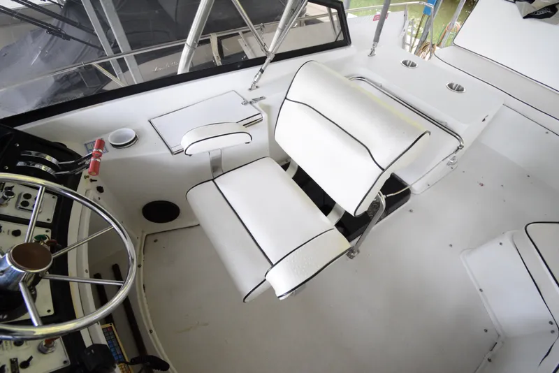 Slide: The Image of 1989 Carver 32 Mariner helm with white seating and steering wheel. - 13