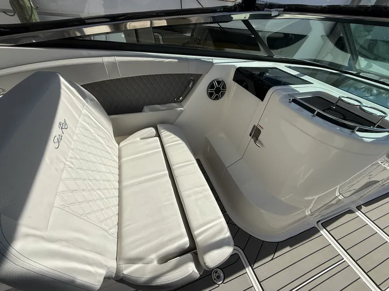 Slide: The Image of Sea Ray SLX 350 Outboard 2026 - 10