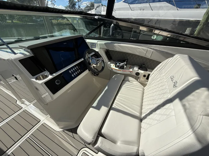 Slide: The Image of Sea Ray SLX 350 Outboard 2026 - 11