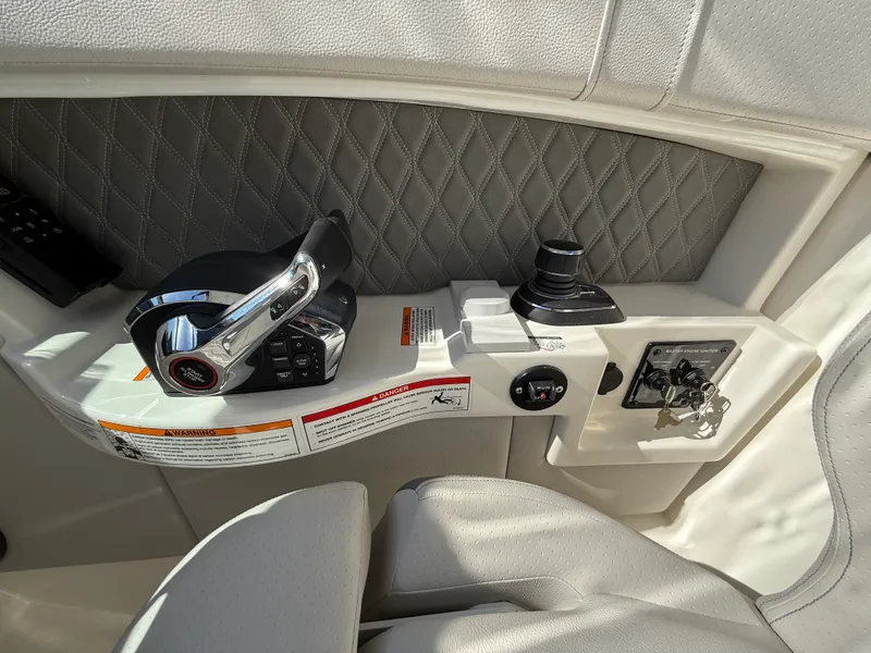 Slide: The Image of Sea Ray SLX 350 Outboard 2026 - 16