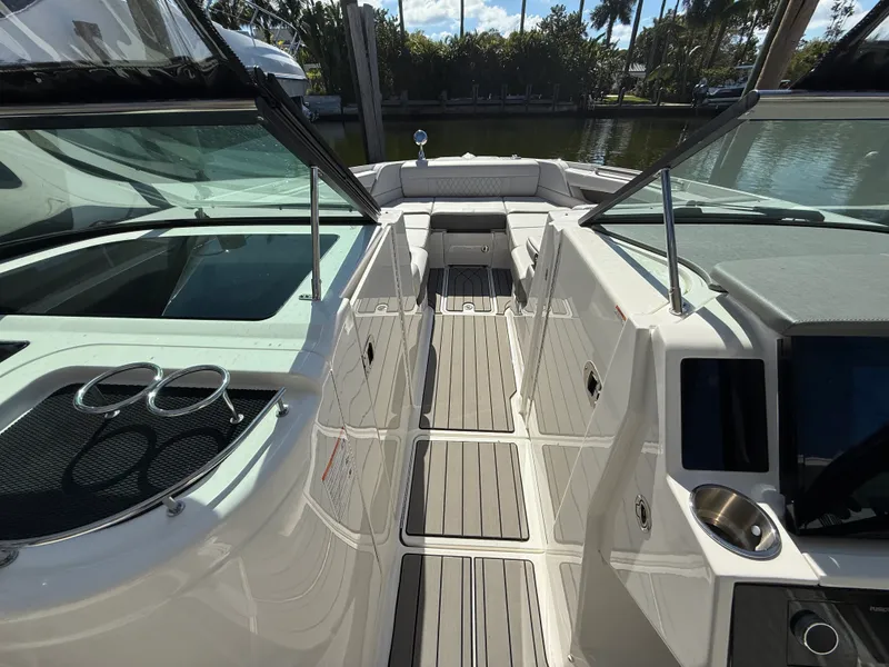 Slide: The Image of Sea Ray SLX 350 Outboard 2026 - 19