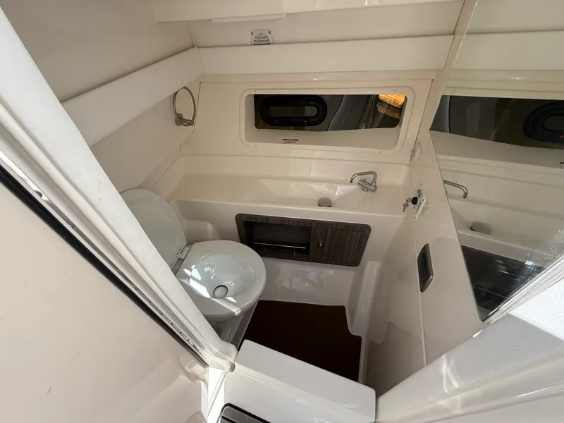 Slide: The Image of Sea Ray SLX 350 Outboard 2026 - 20