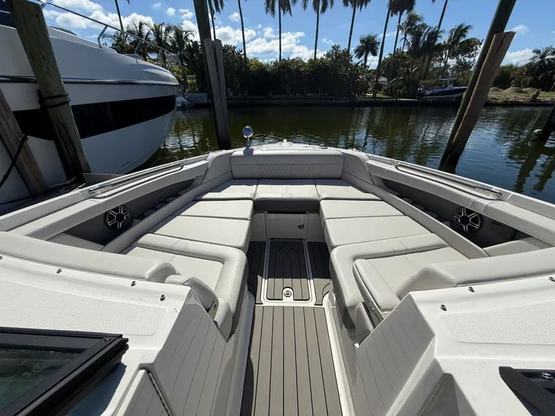 Slide: The Image of Sea Ray SLX 350 Outboard 2026 - 21