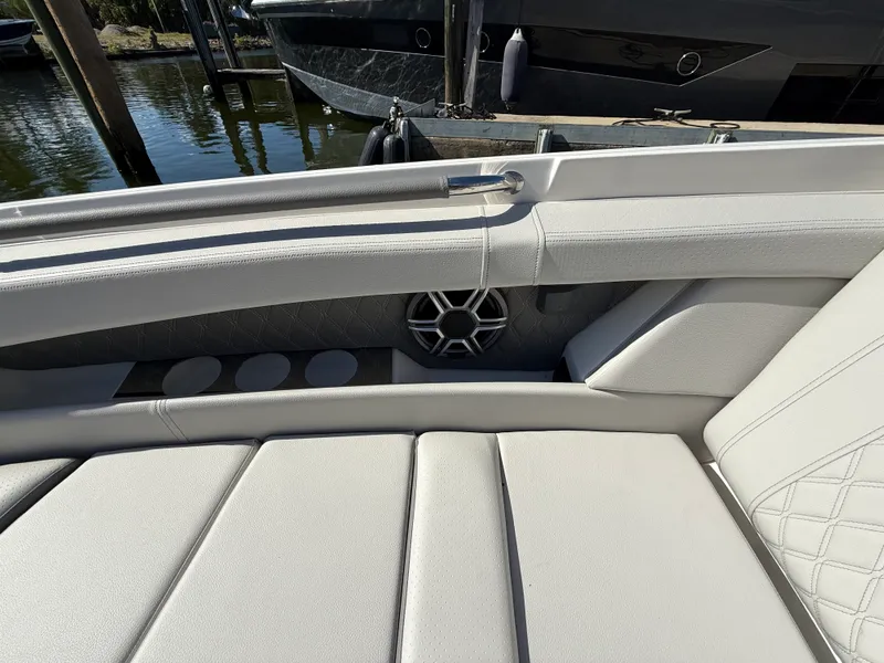 Slide: The Image of Sea Ray SLX 350 Outboard 2026 - 22