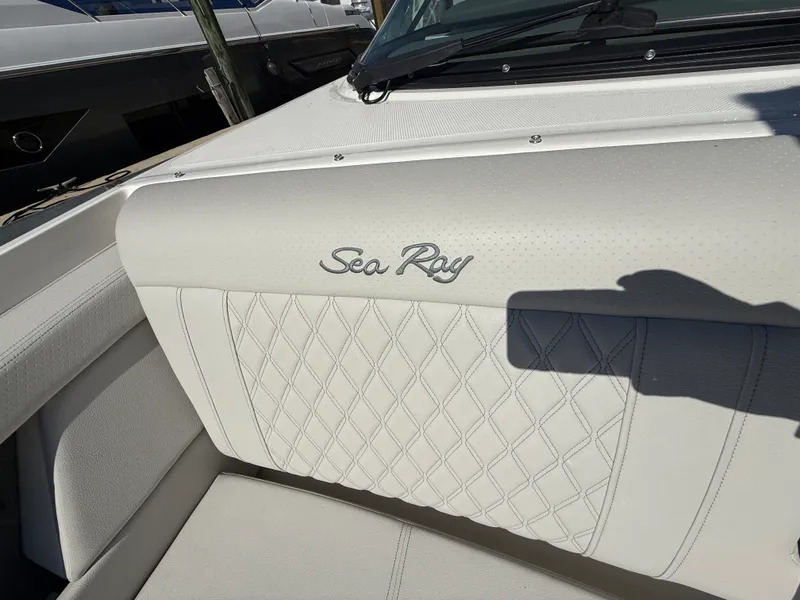 Slide: The Image of Sea Ray SLX 350 Outboard 2026 - 23