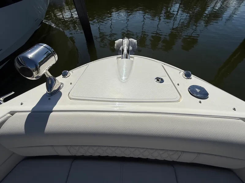 Slide: The Image of Sea Ray SLX 350 Outboard 2026 - 24
