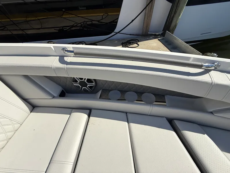 Slide: The Image of Sea Ray SLX 350 Outboard 2026 - 25