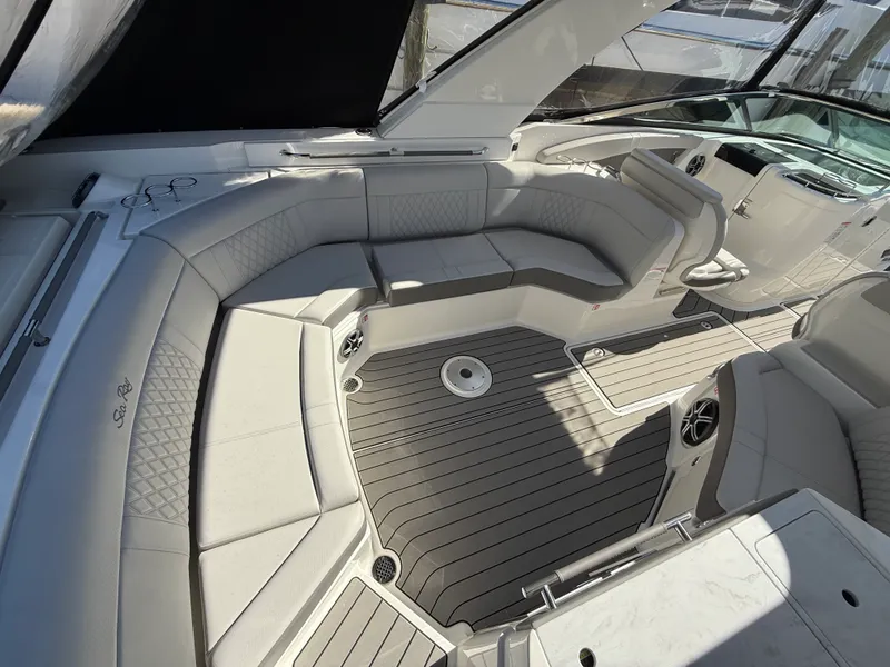 Slide: The Image of Sea Ray SLX 350 Outboard 2026 - 4