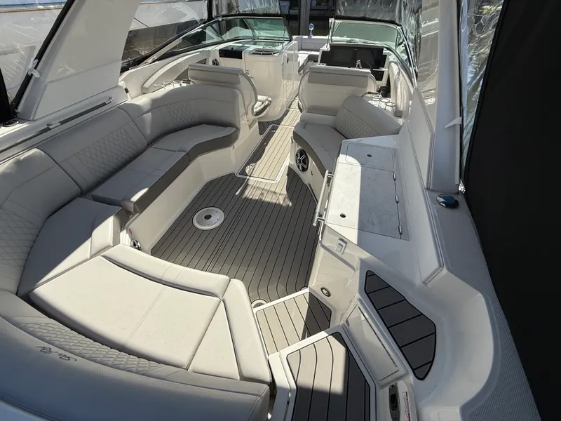 Slide: The Image of Sea Ray SLX 350 Outboard 2026 - 5