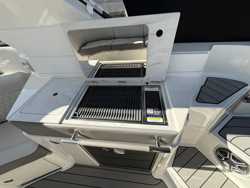 Slide: The Image of Sea Ray SLX 350 Outboard 2026 - 7