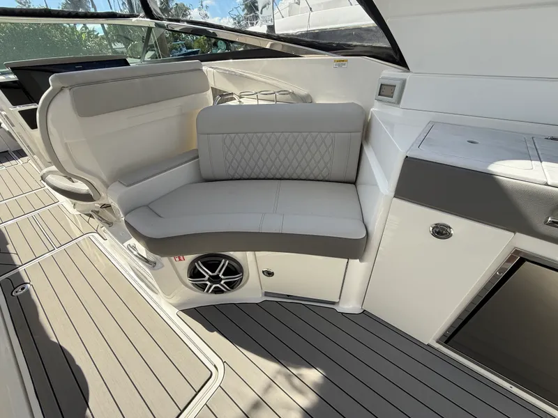 Slide: The Image of Sea Ray SLX 350 Outboard 2026 - 9