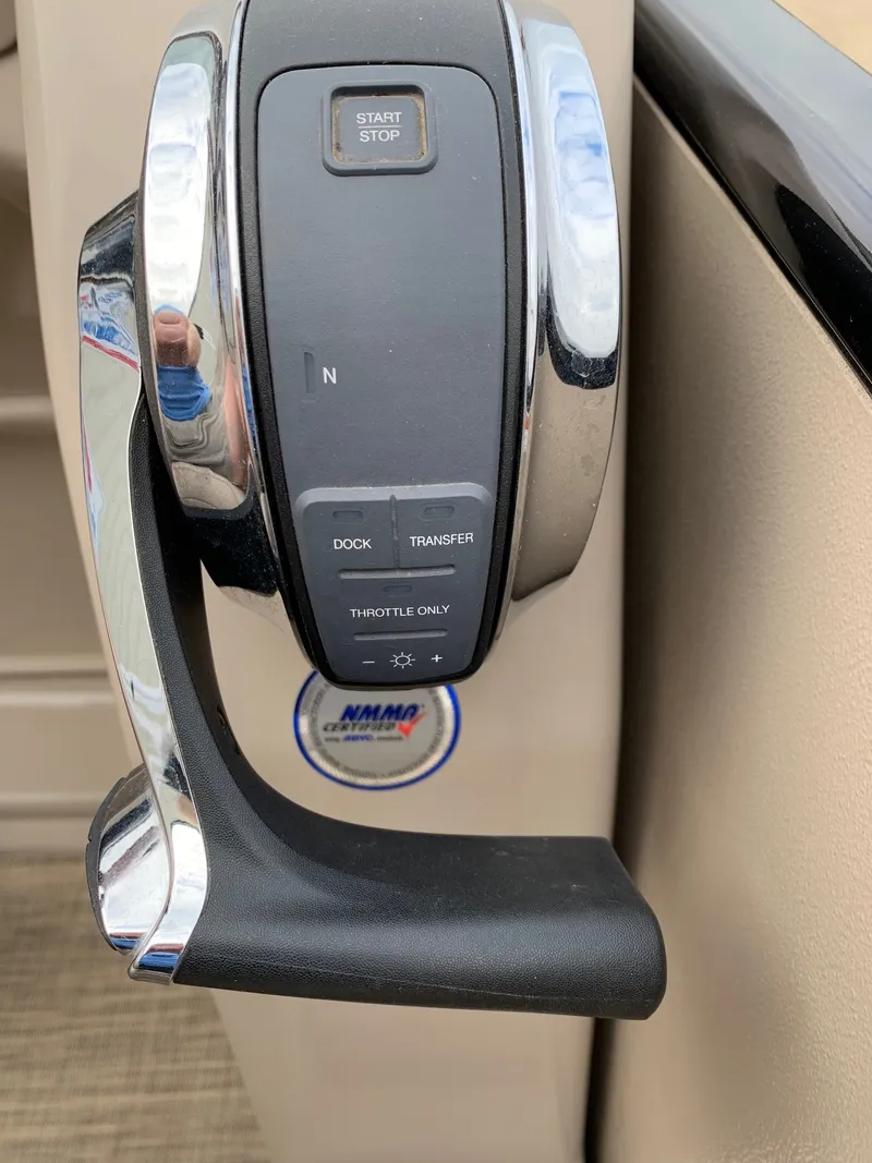 Slide: The Image of Boat throttle control of 2015 Avalon Ambassador Rear J Lounge, featuring start/stop button. - 29