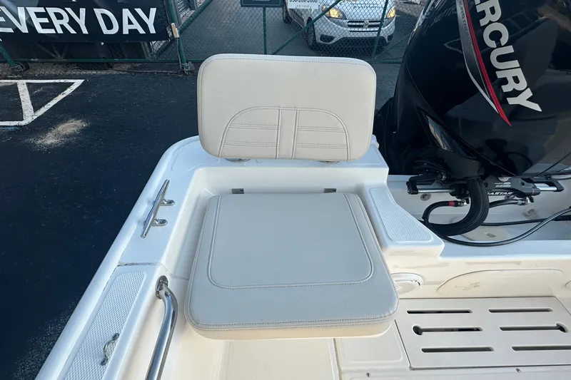 Slide: The Image of Boston Whaler 170 MONTAUK 2024 - 12