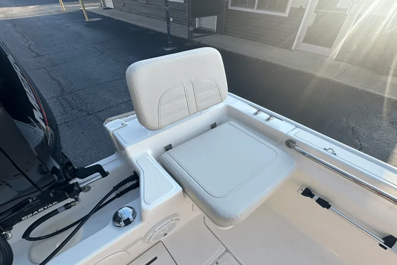 Slide: The Image of Boston Whaler 170 MONTAUK 2024 - 13