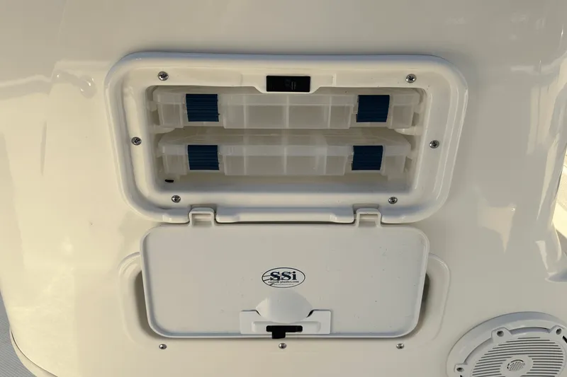 Slide: The Image of Boston Whaler 170 MONTAUK 2024 - 14