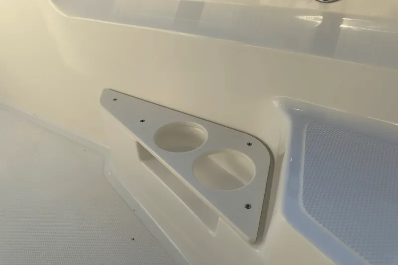 Slide: The Image of Boston Whaler 170 MONTAUK 2024 - 19