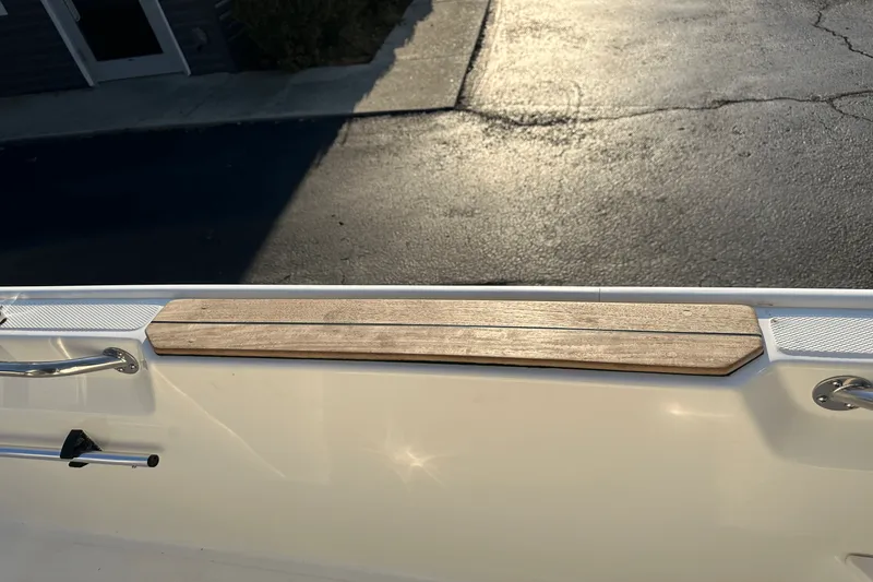 Slide: The Image of Boston Whaler 170 MONTAUK 2024 - 20