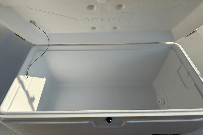 Slide: The Image of Boston Whaler 170 MONTAUK 2024 - 23