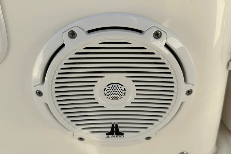 Slide: The Image of Boston Whaler 170 MONTAUK 2024 - 24