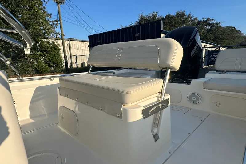 Slide: The Image of Boston Whaler 170 MONTAUK 2024 - 25
