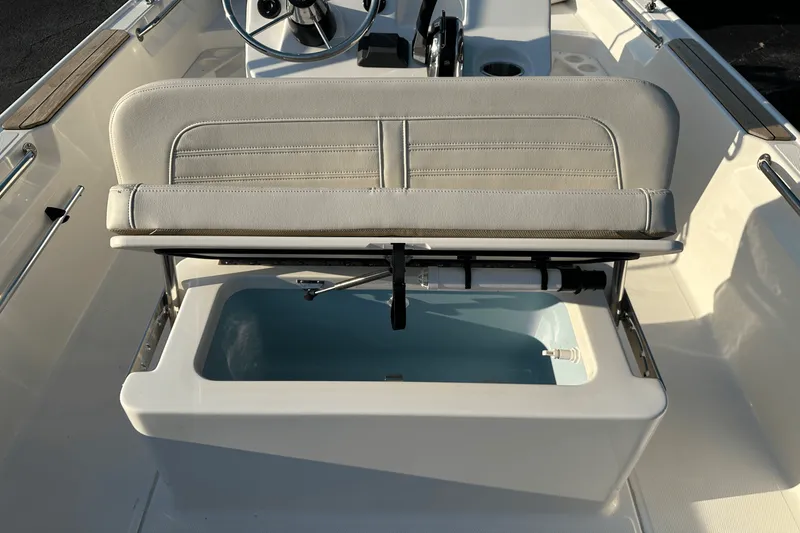 Slide: The Image of Boston Whaler 170 MONTAUK 2024 - 26