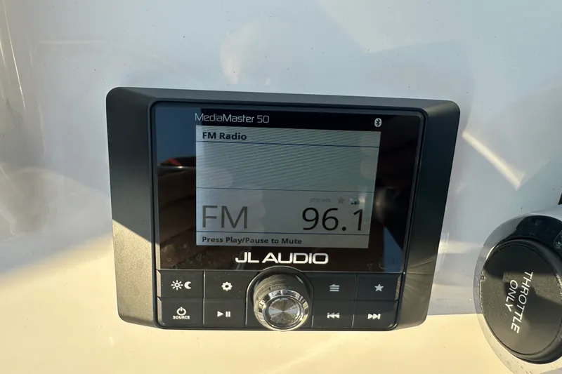 Slide: The Image of Boston Whaler 170 MONTAUK 2024 - 30