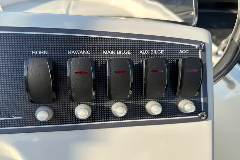 Slide: The Image of Boston Whaler 170 MONTAUK 2024 - 31