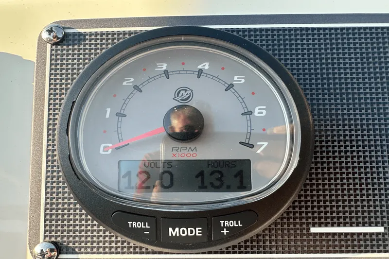 Slide: The Image of Boston Whaler 170 MONTAUK 2024 - 32