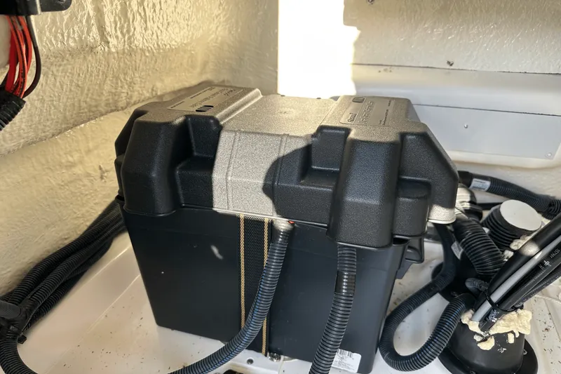 Slide: The Image of Boston Whaler 170 MONTAUK 2024 - 34