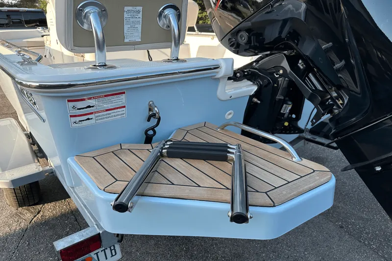 Slide: The Image of Boston Whaler 170 MONTAUK 2024 - 35