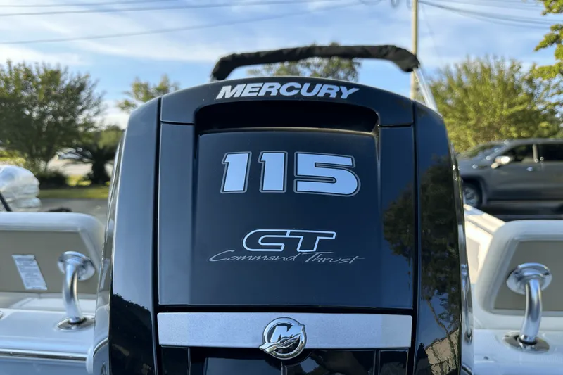 Slide: The Image of Boston Whaler 170 MONTAUK 2024 - 36