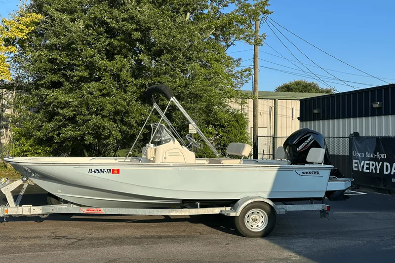 Slide: The Image of Boston Whaler 170 MONTAUK 2024 - 4