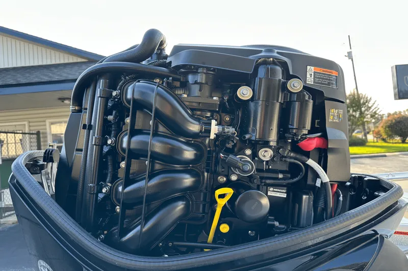 Slide: The Image of Boston Whaler 170 MONTAUK 2024 - 40