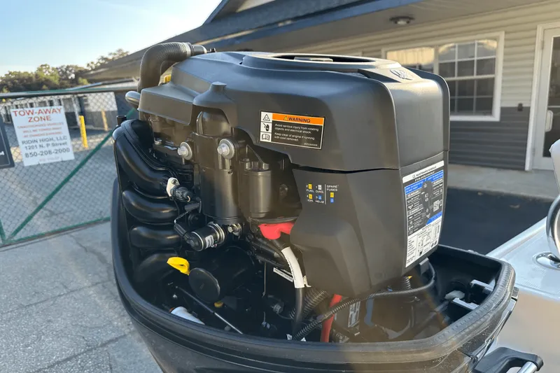 Slide: The Image of Boston Whaler 170 MONTAUK 2024 - 41