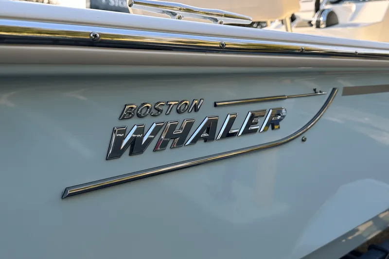 Slide: The Image of Boston Whaler 170 MONTAUK 2024 - 6