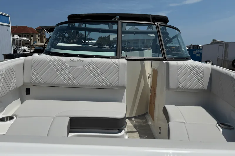 Slide: The Image of Sea Ray SDX 250 Outboard 2026 - 10