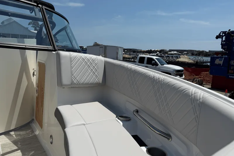 Slide: The Image of Sea Ray SDX 250 Outboard 2026 - 11