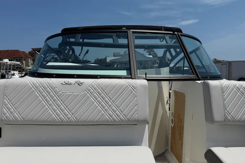 Slide: The Image of Sea Ray SDX 250 Outboard 2026 - 13