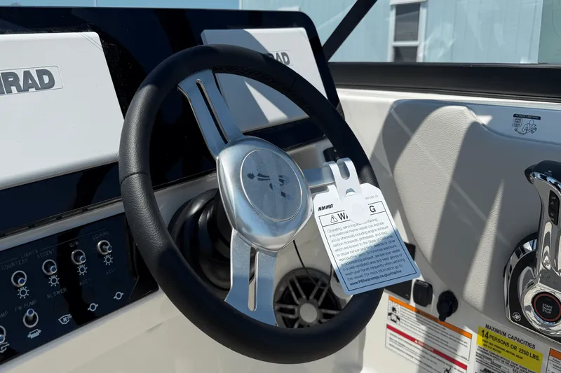 Slide: The Image of Sea Ray SDX 250 Outboard 2026 - 16