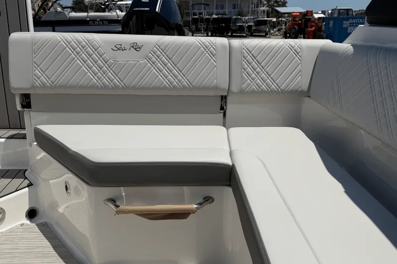 Slide: The Image of Sea Ray SDX 250 Outboard 2026 - 20