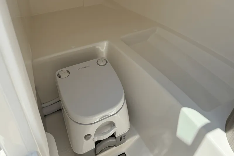 Slide: The Image of Sea Ray SDX 250 Outboard 2026 - 23