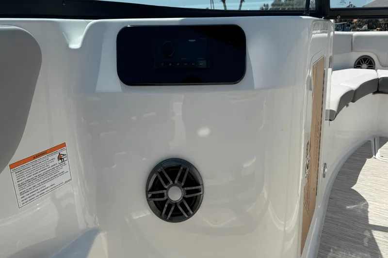 Slide: The Image of Sea Ray SDX 250 Outboard 2026 - 25