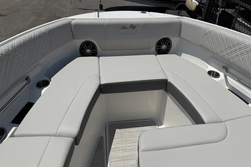 Slide: The Image of Sea Ray SDX 250 Outboard 2026 - 26