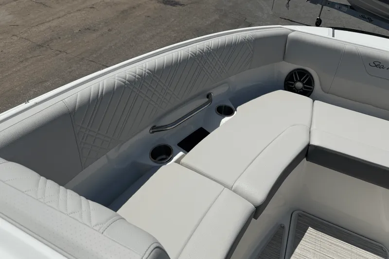 Slide: The Image of Sea Ray SDX 250 Outboard 2026 - 28