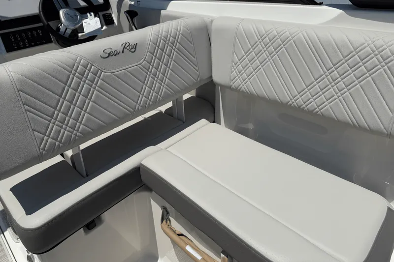 Slide: The Image of Sea Ray SDX 250 Outboard 2026 - 30